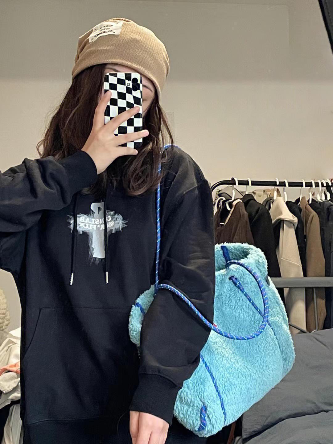 Women's Gingerbread Man Large Capacity Lamb Wool Shoulder Bag - Fashionner