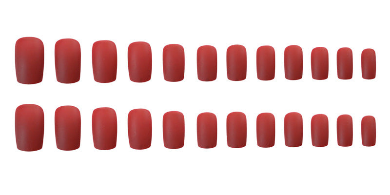 Finished manicure with false nails - Fashionner