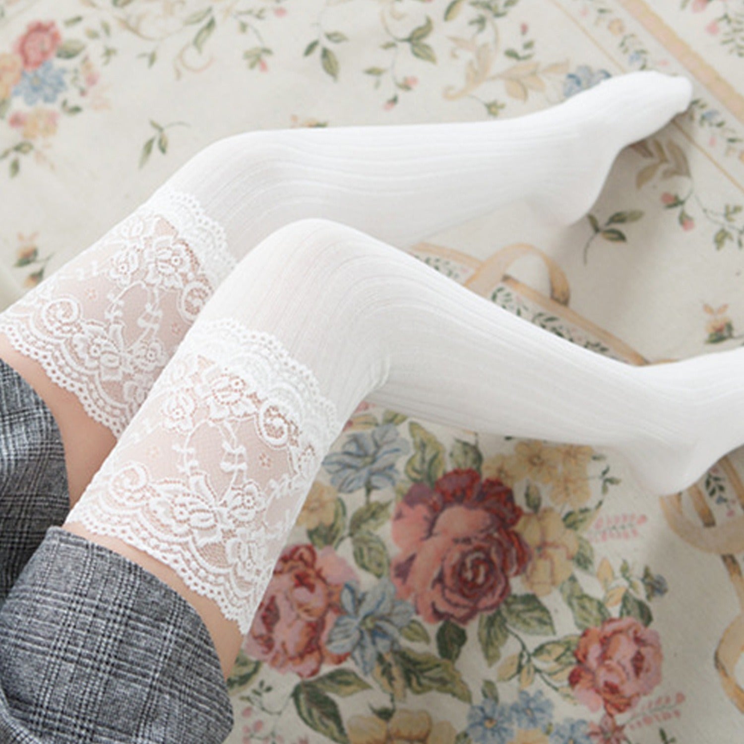 Japanese and Korean New Lace Knee Socks Spring and Autumn Cotton Vertical Stripe Stockings Non slip High thigh Stockings - Fashionner