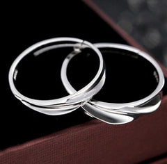Couple love intertwined ring