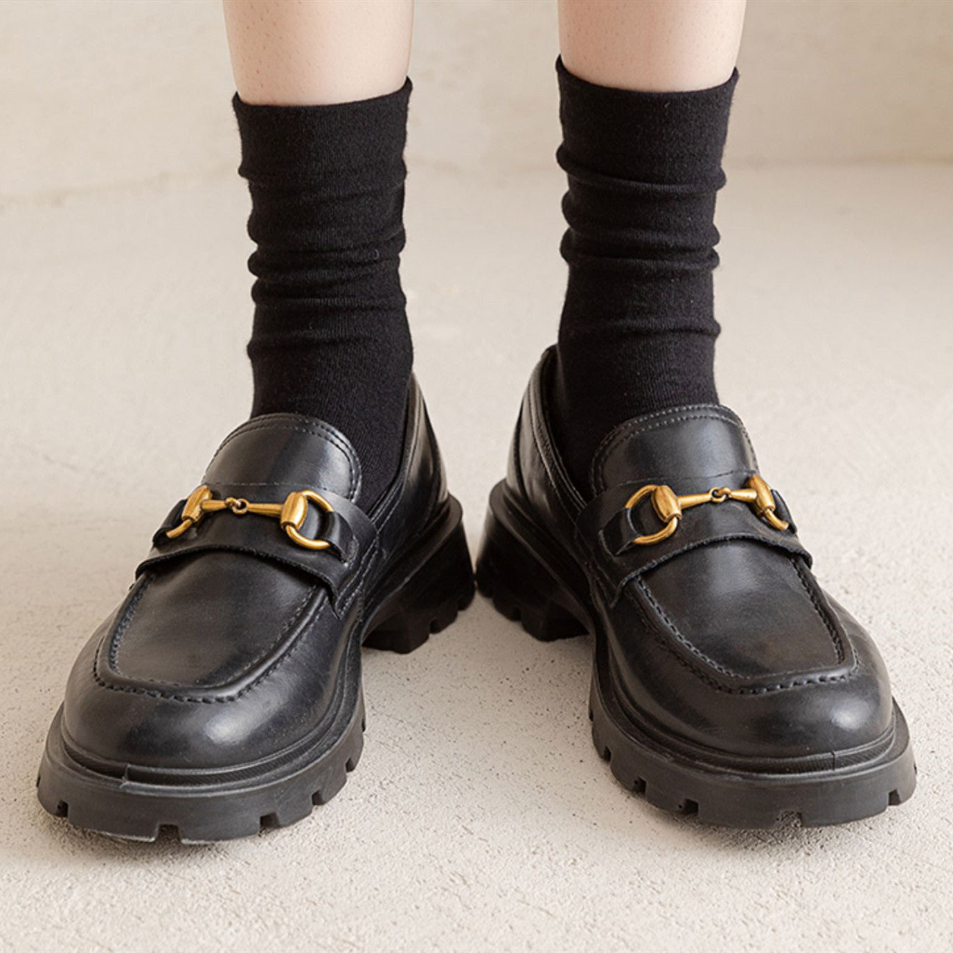 White Women's Mid-tube Socks Solid Color - Fashionner