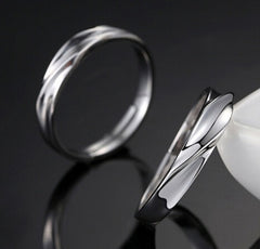 Couple love intertwined ring