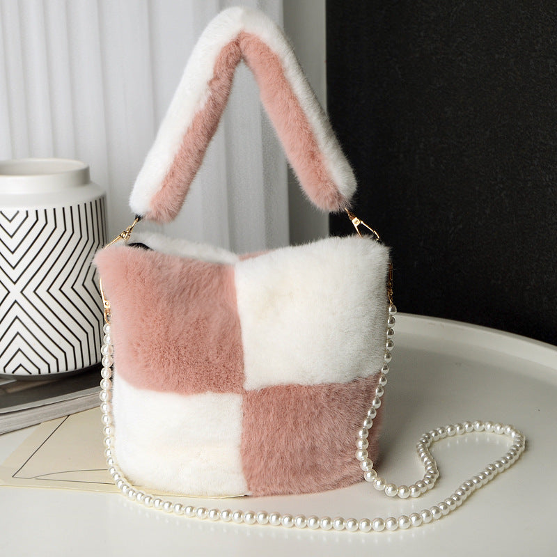 Checkerboard Plush Bucket Bag With Pearl Chain Design Winter Fashion Luxury Handbags For Women Personalized Shopping Shoulder Bags - Fashionner