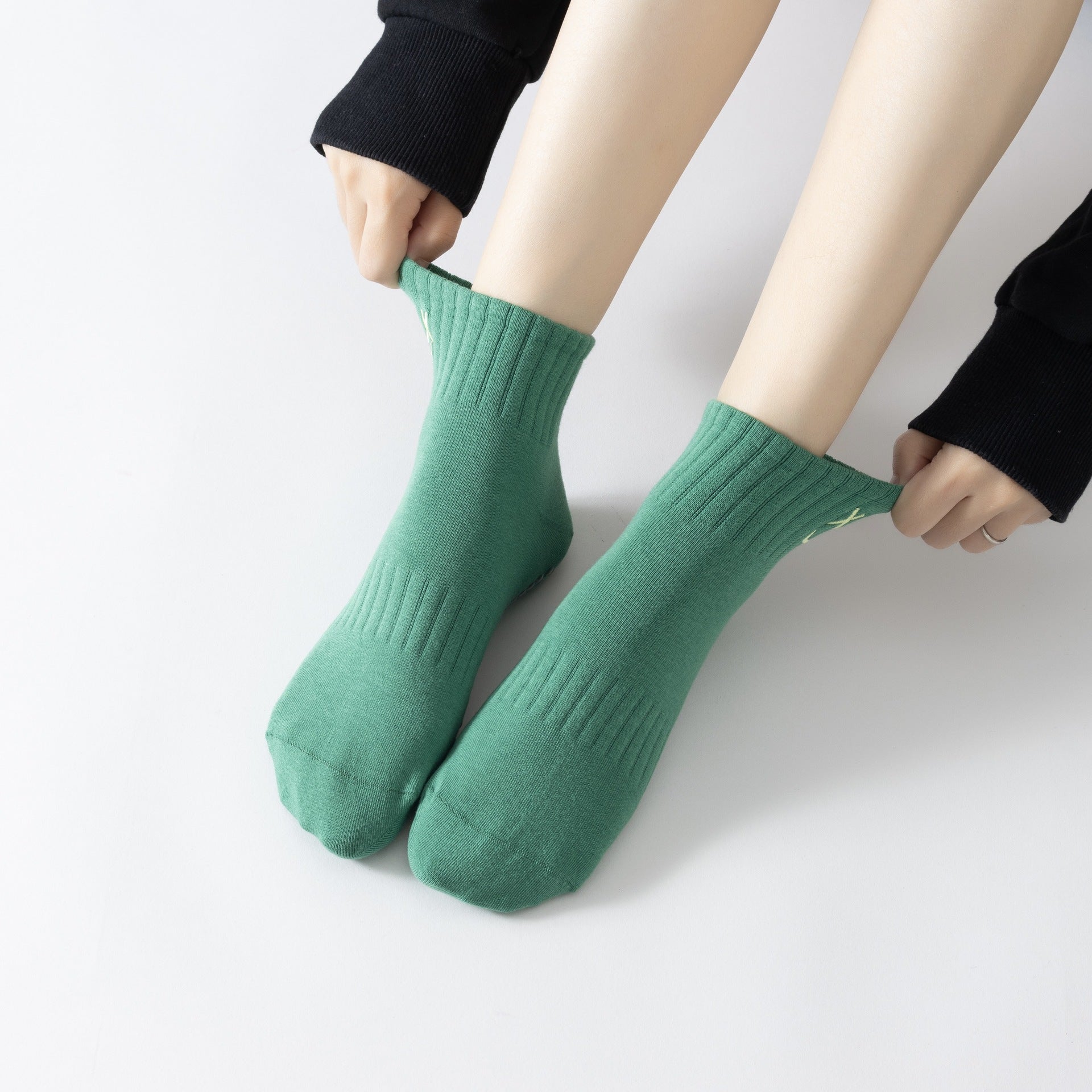 Embroidered Yoga Socks Women's Breathable Non-slip New Proud Drops - Fashionner