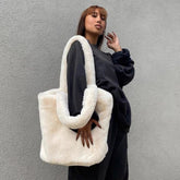 Oversized Capacity Tote Women's Plush Shoulder Tote Bag - Fashionner