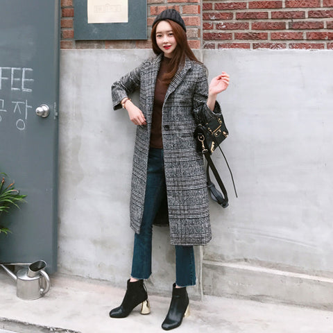 Manteau long à carreaux tricoté et color-block