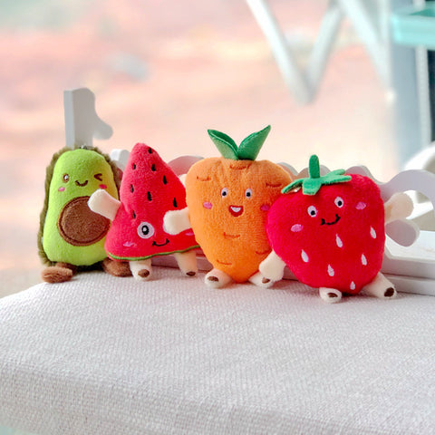Pendentif poupée en peluche