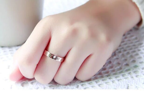 Bague de couple en diamant avec chiffres romains