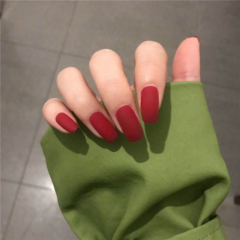 Finished manicure with false nails - Fashionner
