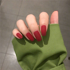 Finished manicure with false nails - Fashionner