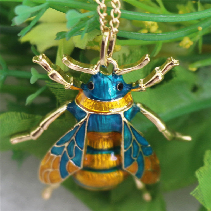 Bee pendant necklace