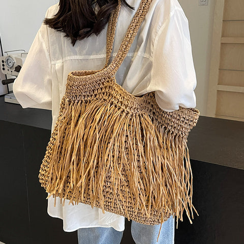 Sac à bandoulière tressé en paille pour femme avec pompon grande capacité
