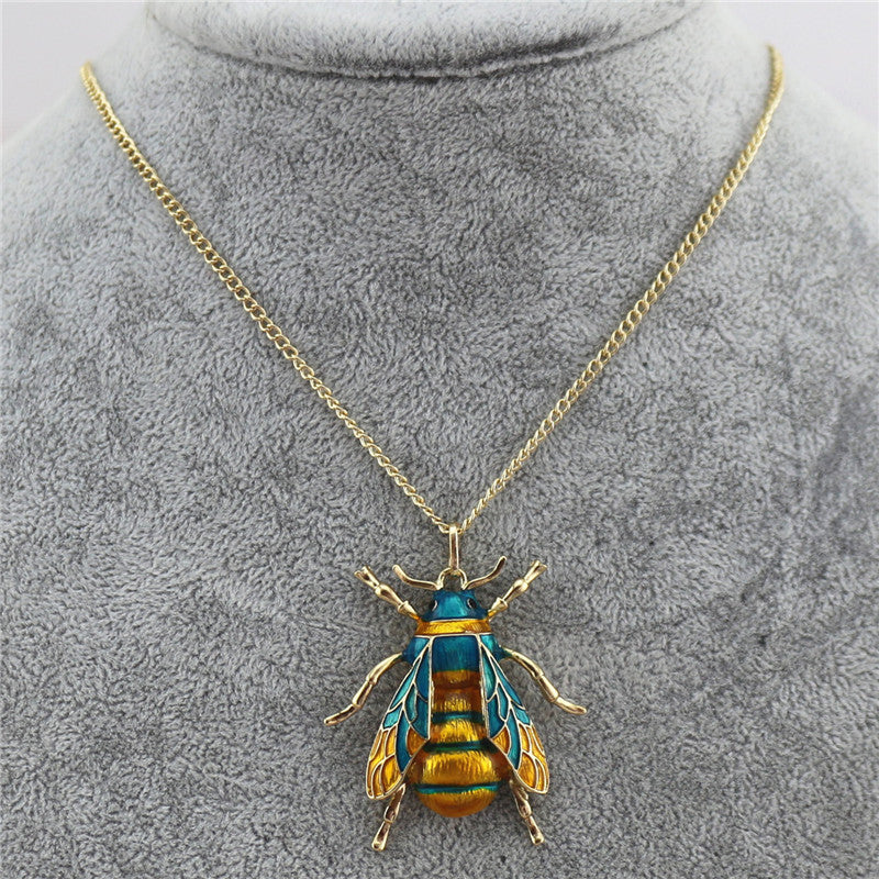 Bee pendant necklace