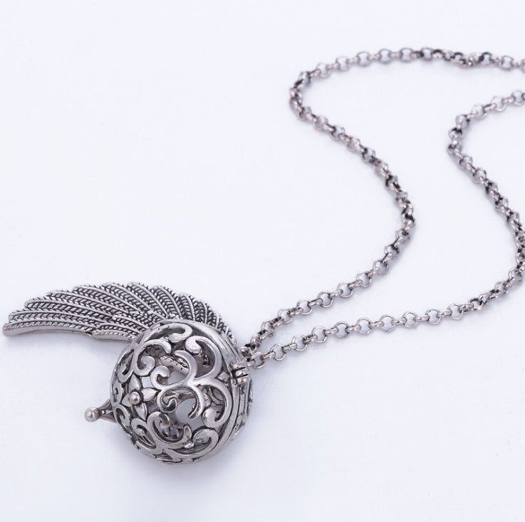 Angel wings necklace