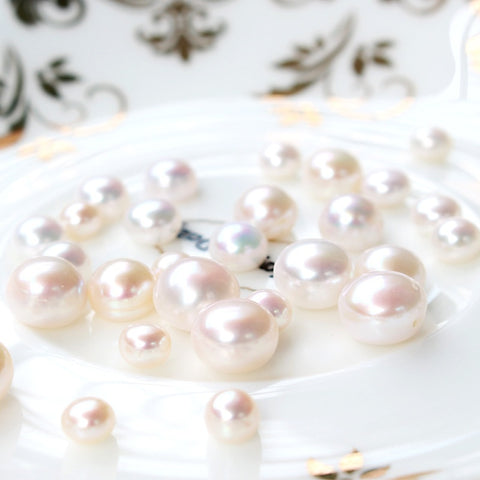 Buy Half-Hole Aurora-Colored Natural Freshwater Flat-Round White Pearls online at Fashionner.