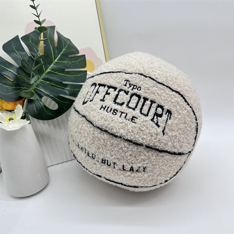 Poupée en peluche en forme de ballon de basket