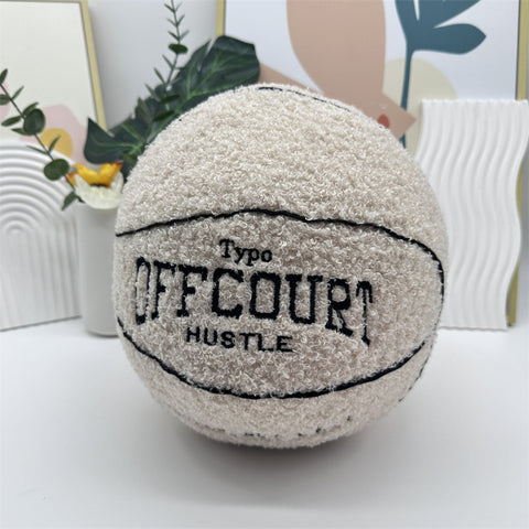Poupée en peluche en forme de ballon de basket