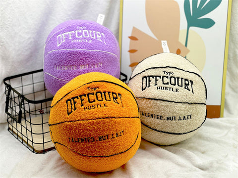 Poupée en peluche en forme de ballon de basket