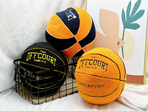 Poupée en peluche en forme de ballon de basket
