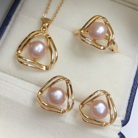 Buy Simple And Exquisite Freshwater Pearl Necklace Suit online at Fashionner.