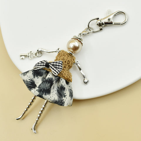 Porte-clés pour femme, pendentif de sac à main fait à la main avec personnage de dessin animé