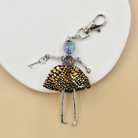 Porte-clés pour femme, pendentif de sac à main fait à la main avec personnage de dessin animé