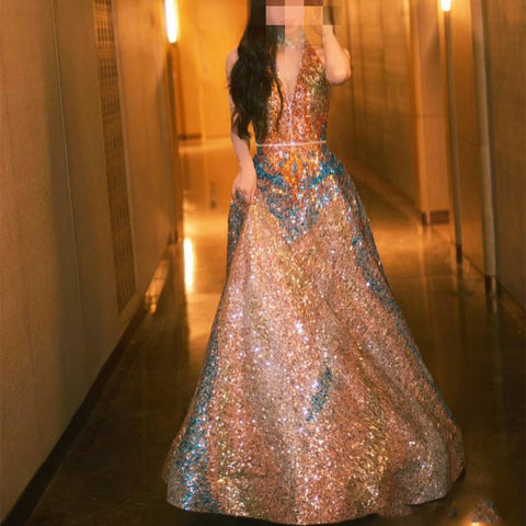 Robe de soirée élégante de hôtesse de banquet avec paillettes