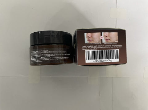 Produit star rajeunissant la peau - Crème au rétinol. Un traitement complet pour le visage et le cou. Excellent effet anti-rides et raffermissant. Active l'éclat de jeunesse de la peau.