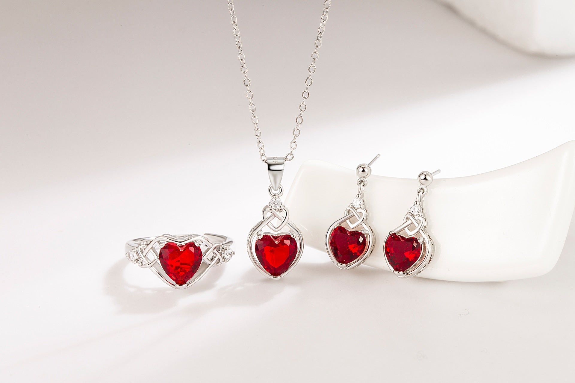 Heart-shaped Ruby Jewelry Suit - Fashionner