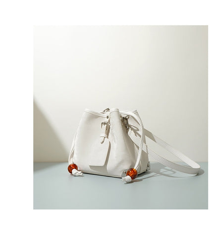 Nouveau Sac Bandoulière Asymétrique en Cuir Satiné Chinois