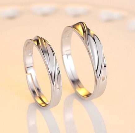 Couple love intertwined ring