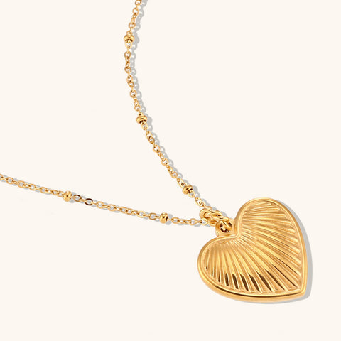 Collier simple en or 18 carats avec pendentif cœur pêche rayé et chaîne de perles