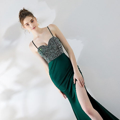 Robe de soirée sirène à bretelles asymétriques et élégante