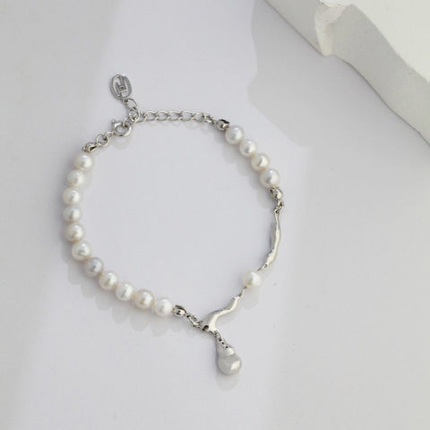Buy Fashionable Adjustable Pearl-Style Waterdrop Bracelet online at Fashionner.