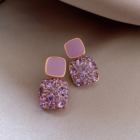Boucles d'oreilles clous géométriques en forme de cube orné de strass, tendance et élégantes