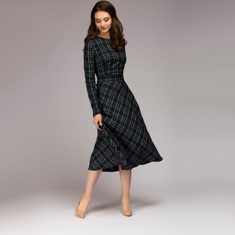 Robe midi élégante à carreaux