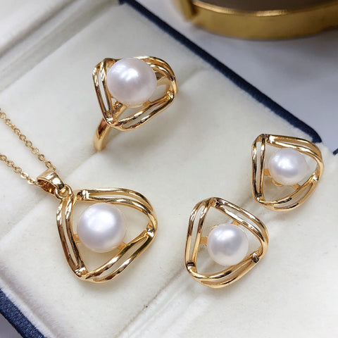 Buy Simple And Exquisite Freshwater Pearl Necklace Suit online at Fashionner.