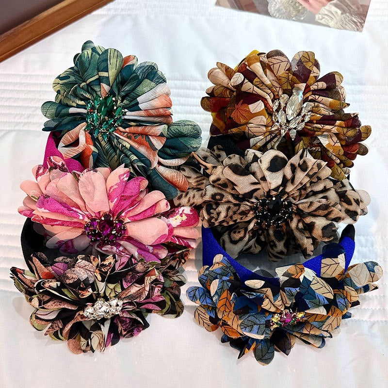 Diamond inlaid fabric flower toothed anti slip exaggerated headband - Fashionner
