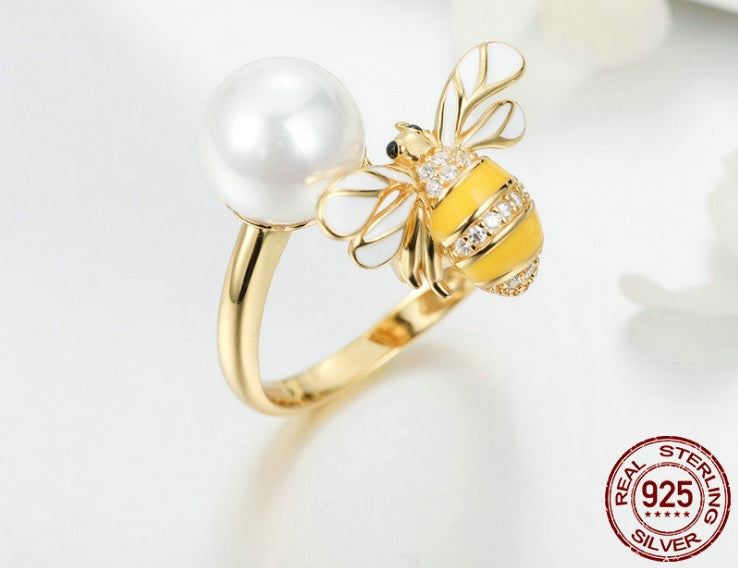 Bee-studded lady ring