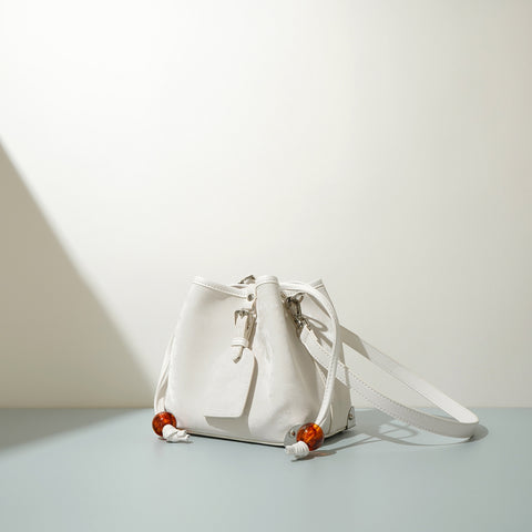 Nouveau Sac Bandoulière Asymétrique en Cuir Satiné Chinois