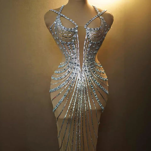 Robe à plumes et strass pour banquet féminin