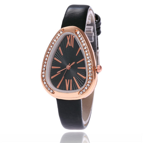 La personnalité féminine de la nouvelle montre tête de serpent