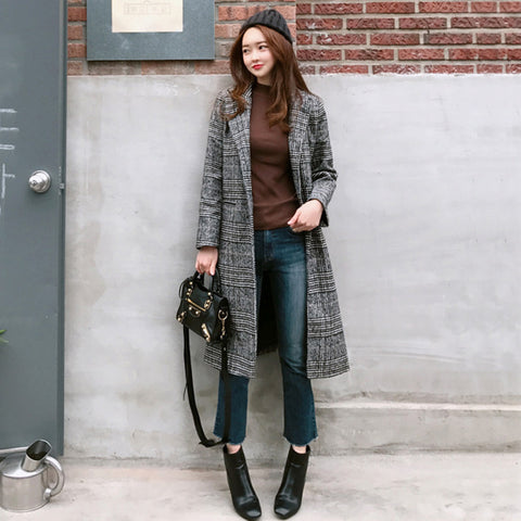 Manteau long à carreaux tricoté et color-block