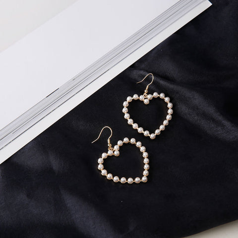 Boucles d'oreilles pendantes cœurs de pêche perlés mignonnes