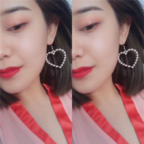Boucles d'oreilles pendantes cœurs de pêche perlés mignonnes