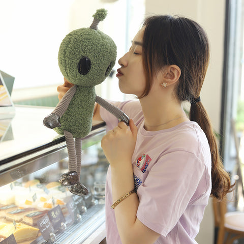 Poupée en peluche extraterrestre