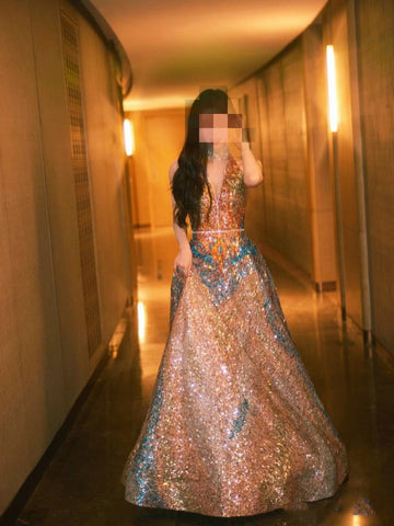 Robe de soirée élégante de hôtesse de banquet avec paillettes
