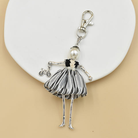 Porte-clés pour femme, pendentif de sac à main fait à la main avec personnage de dessin animé