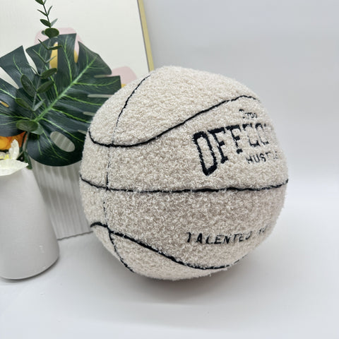 Poupée en peluche en forme de ballon de basket