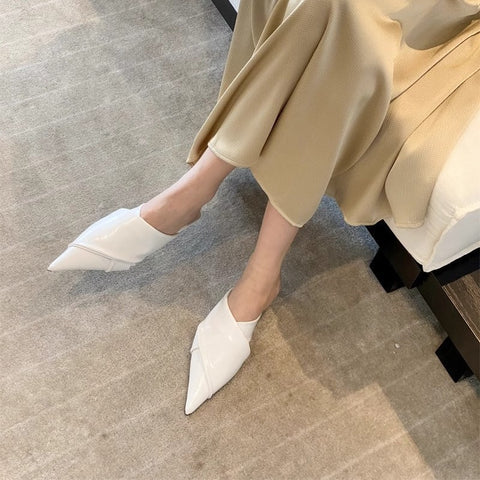 Cross pointed flat bottomed slippers with a toe wrap, half flat heel, soft soled women's sandals for external wear